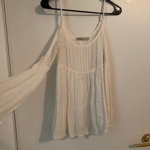 Cute top with sleeves